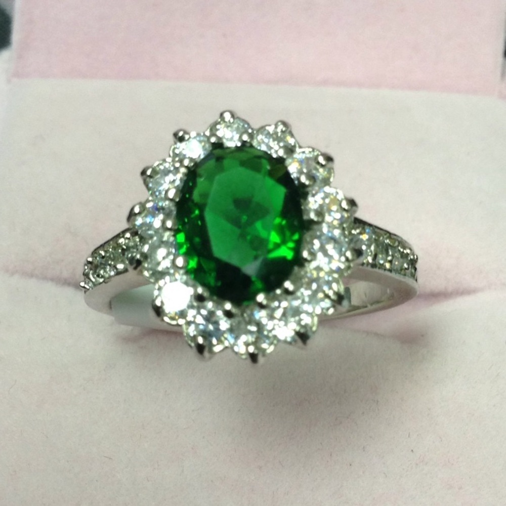 Emerald and silver women's ring size 8.5